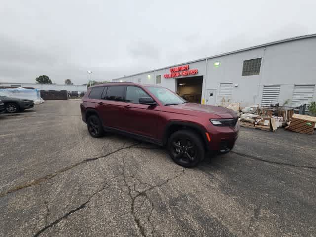 Used 2023 Jeep Grand Cherokee L Laredo AWD/4WD image 7