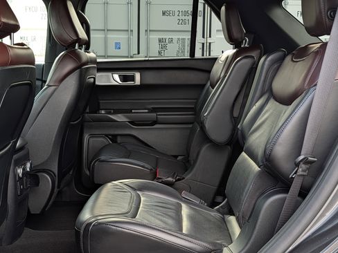 Certified 2020 Ford Explorer Platinum w/ Premium Technology Package AWD/4WD image 15