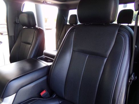 Used 2018 Ford F150 Lariat w/ Equipment Group 502A Luxury AWD/4WD image 19