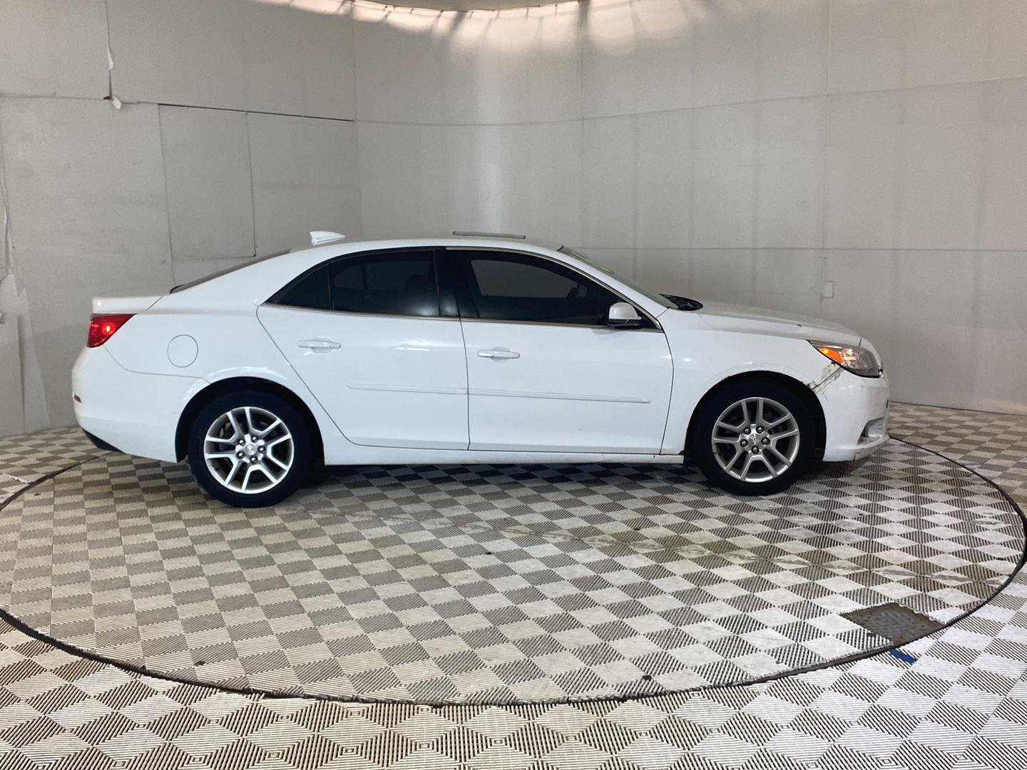 Used 2016 Chevrolet Malibu LT w/ Sun And Convenience Package FWD image 10
