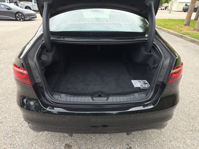 Used 2024 Jaguar XF R-Dynamic SE AWD/4WD image 9