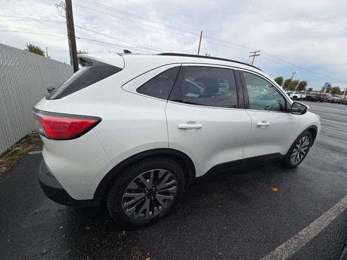 Used 2020 Ford Escape Titanium image 5