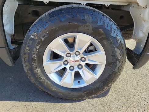 Used 2023 GMC Sierra 1500 SLE image 10