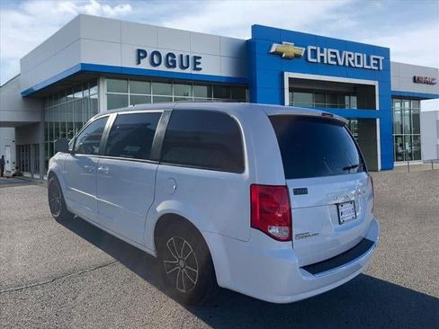 Used 2017 Dodge Grand Caravan GT image 3