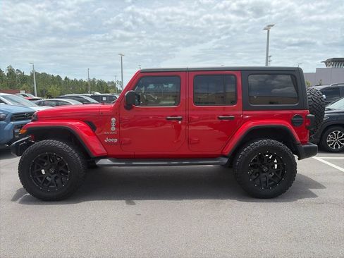Used 2019 Jeep Wrangler Unlimited Sahara AWD/4WD image 4