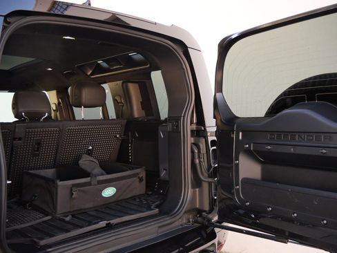 Used 2025 Land Rover Defender 110 X image 19