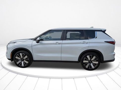 New 2026 Mitsubishi Outlander SE image 7