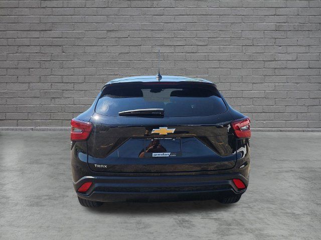 Used 2024 Chevrolet Trax LS w/ Driver Confidence Package FWD image 4