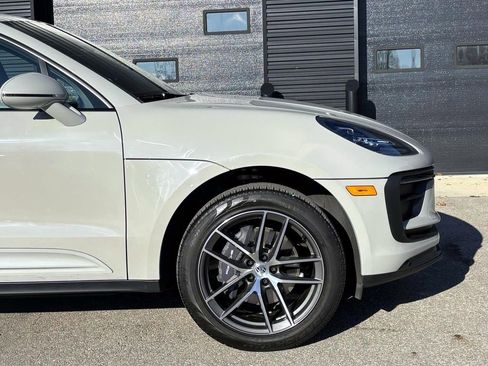 Certified 2024 Porsche Macan image 14