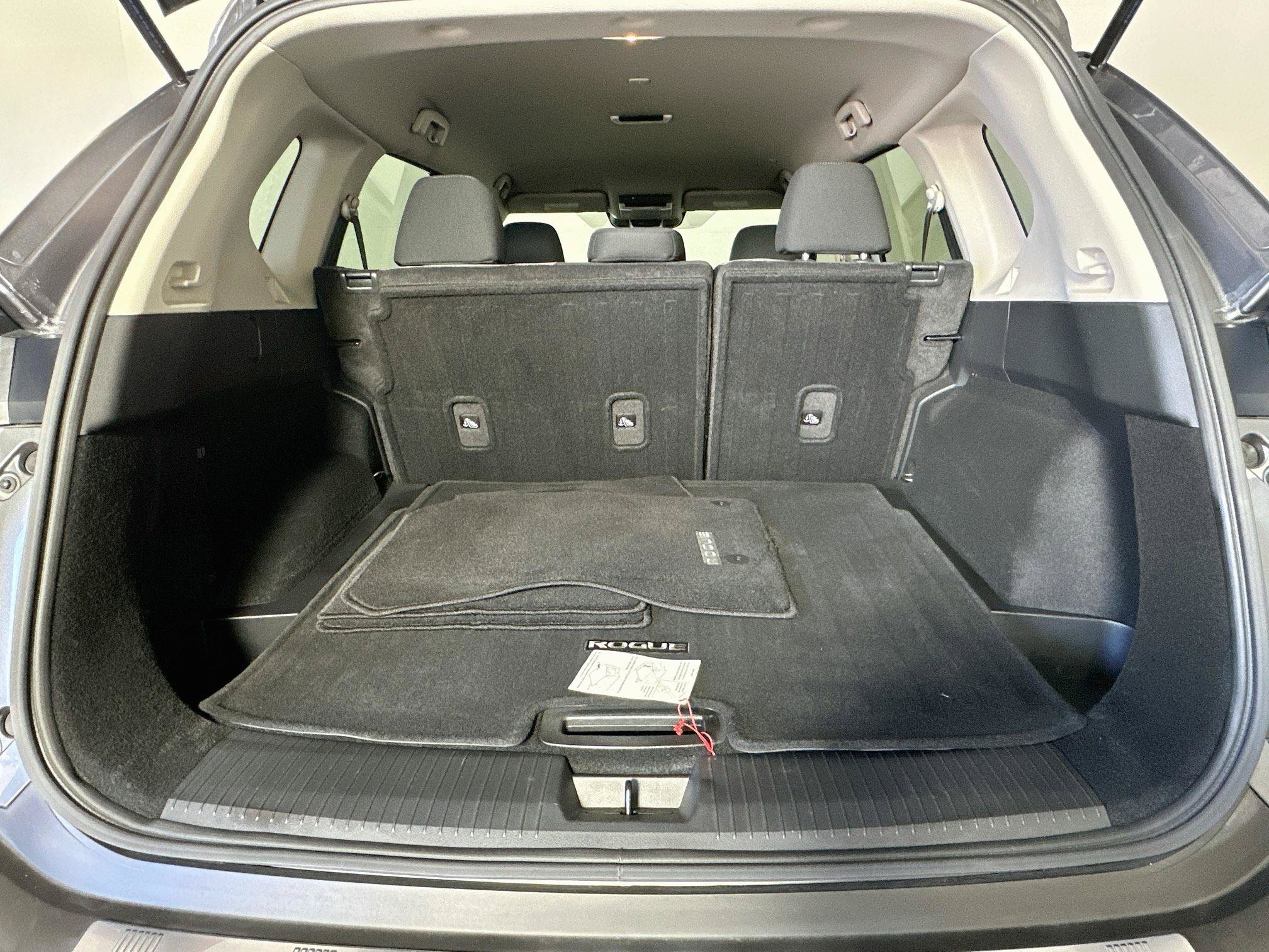 Used 2023 Nissan Rogue SV FWD image 28