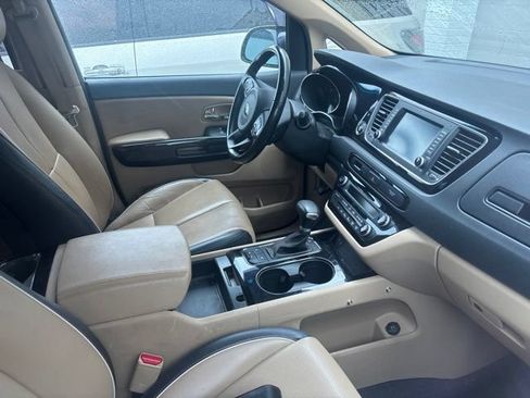 Used 2017 Kia Sedona EX FWD image 13