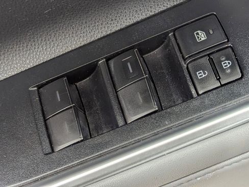 Used 2022 Toyota Highlander XLE image 23