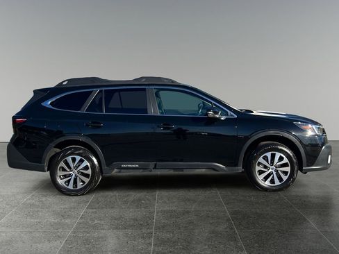 Used 2022 Subaru Outback Premium image 8