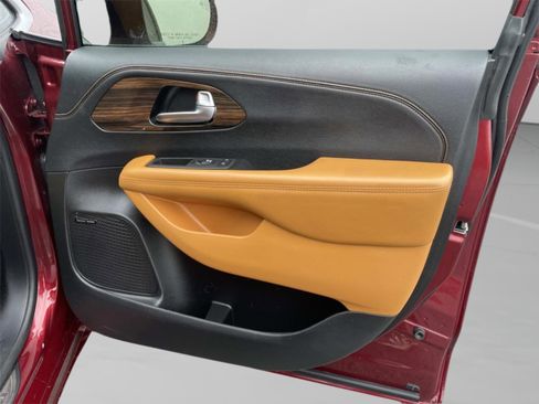 Used 2022 Chrysler Pacifica Pinnacle image 21
