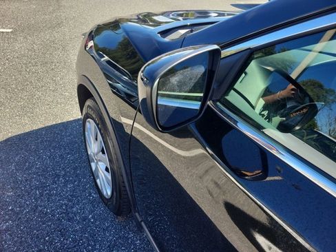 Used 2020 Nissan Rogue S image 18