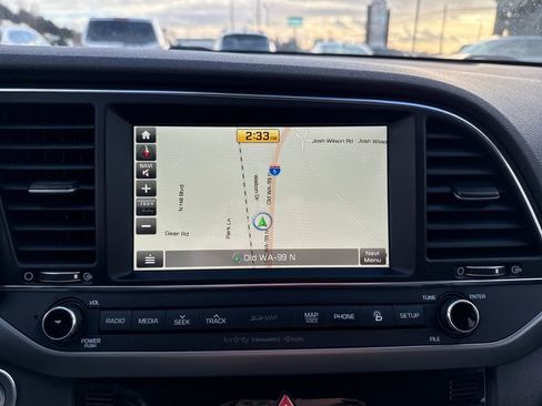 Used 2017 Hyundai Elantra Limited w/ Limited Tech Package 04 image 29