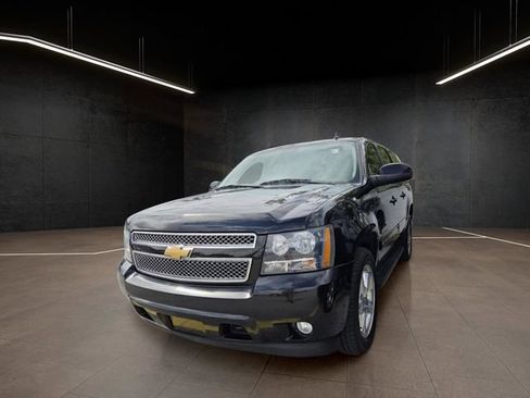 Used 2013 Chevrolet Suburban LT RWD image 3