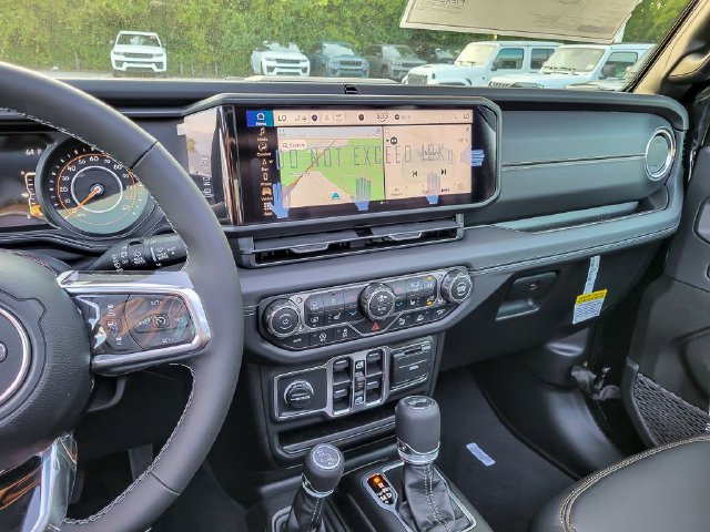 New 2027 Jeep Wrangler Unlimited Sahara AWD/4WD image 21