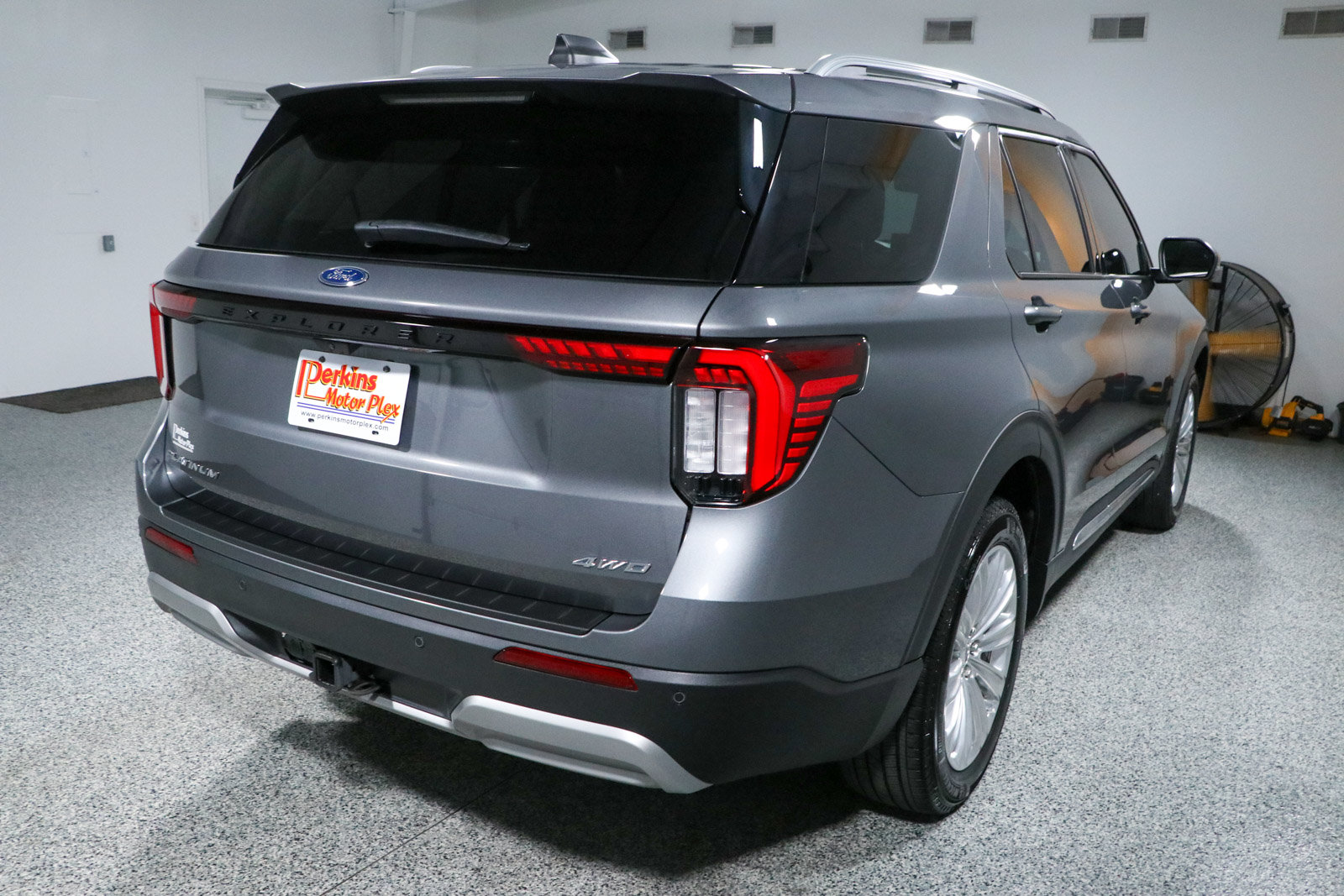 Used 2025 Ford Explorer Platinum w/ LUX Leather Package AWD/4WD image 7
