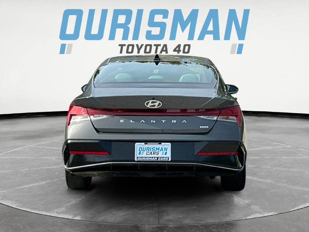 Used 2025 Hyundai Elantra Limited FWD image 6
