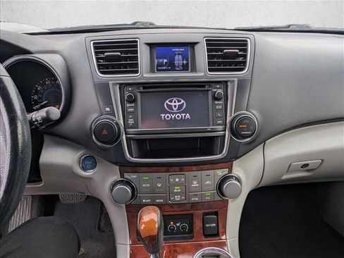 Used 2013 Toyota Highlander Limited image 14