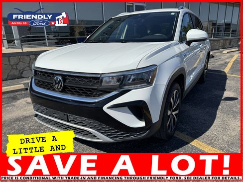 Used 2023 Volkswagen Taos SE image 1