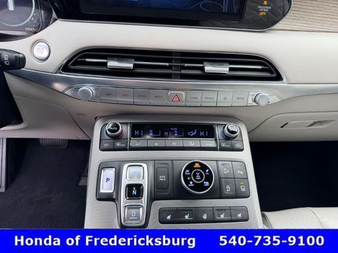 Used 2022 Hyundai Palisade Limited w/ Winter Package image 43