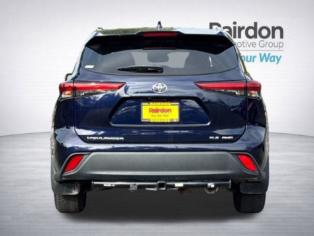Used 2021 Toyota Highlander XLE AWD/4WD image 6