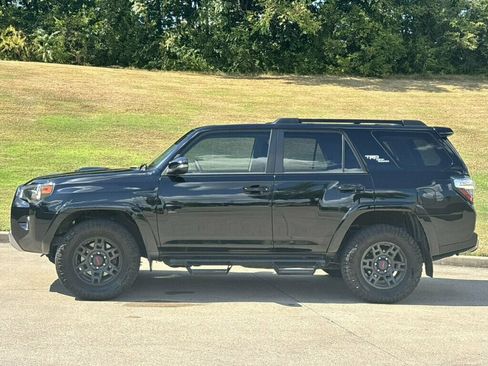 Used 2020 Toyota 4Runner TRD Off-Road Premium w/ Moonroof Package AWD/4WD image 7