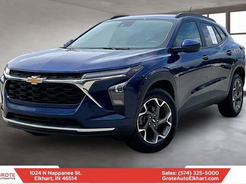 Used 2024 Chevrolet Trax LT w/ Driver Confidence Package FWD image 1