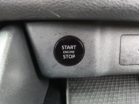 Used 2025 Nissan Rogue SV AWD/4WD image 9