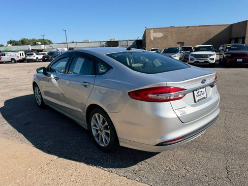 Used 2017 Ford Fusion SE FWD image 6