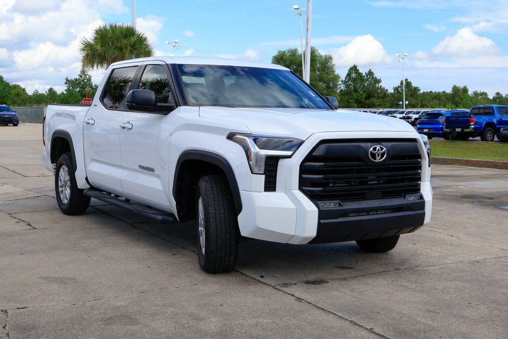 Used 2025 Toyota Tundra SR5 w/ SR5 Premium Package AWD/4WD image 25
