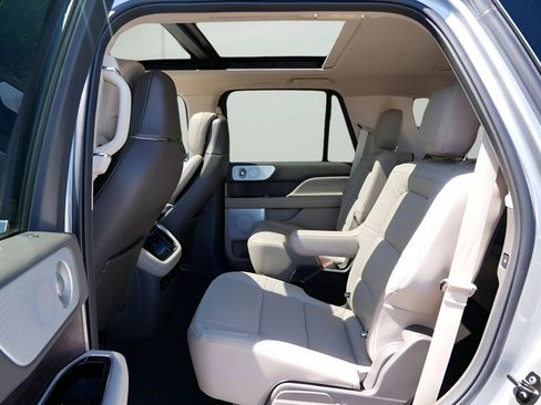 Used 2024 Lincoln Navigator Reserve AWD/4WD image 11