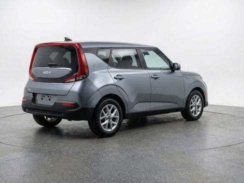 Used 2025 Kia Soul LX w/ LX Technology Package image 9