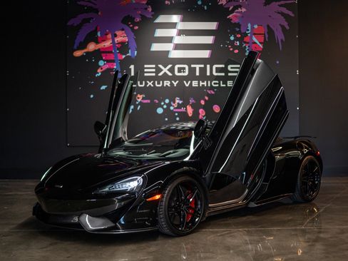 Used 2019 McLaren 570S Spider image 1