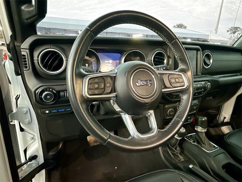 Used 2021 Jeep Wrangler Unlimited Sahara image 12