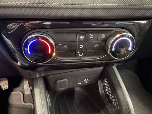 Used 2025 Chevrolet TrailBlazer LT AWD/4WD image 25