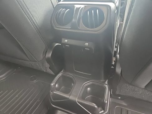 Used 2019 Jeep Wrangler Unlimited Sport S AWD/4WD image 25
