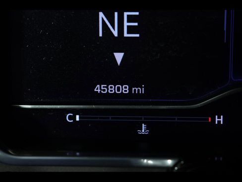 Used 2024 Chevrolet Silverado 2500 LT w/ Convenience Package image 27