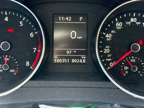 Used 2017 Volkswagen Jetta SE FWD image 13