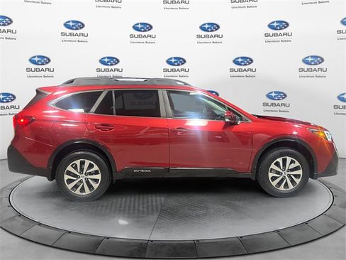Used 2020 Subaru Outback Premium image 3