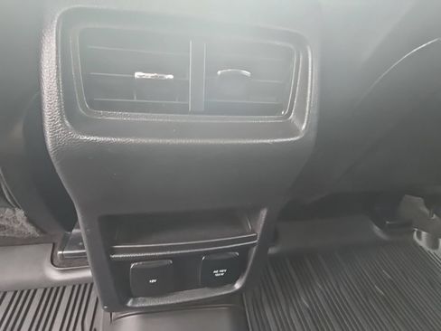 Used 2019 Ford Edge Titanium AWD/4WD image 19
