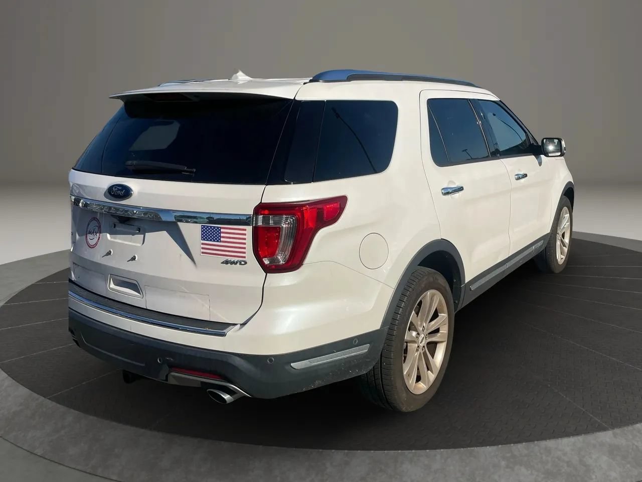 Used 2018 Ford Explorer Limited w/ Equipment Group 301A AWD/4WD image 4