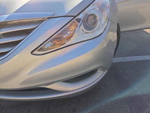 Used 2011 Hyundai Sonata GLS FWD image 12
