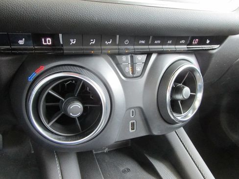 Used 2024 Chevrolet Blazer LT w/ Convenience Package FWD image 32
