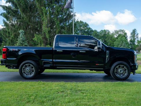 Used 2023 Ford F250 Limited AWD/4WD image 2