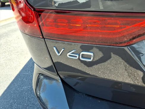 Certified 2025 Volvo V60 B5 Cross Country Plus image 5
