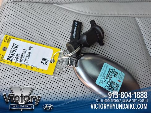 Used 2025 Hyundai Tucson Limited AWD/4WD image 29