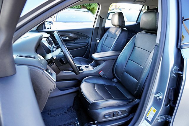 Used 2024 GMC Terrain SLT AWD/4WD image 16